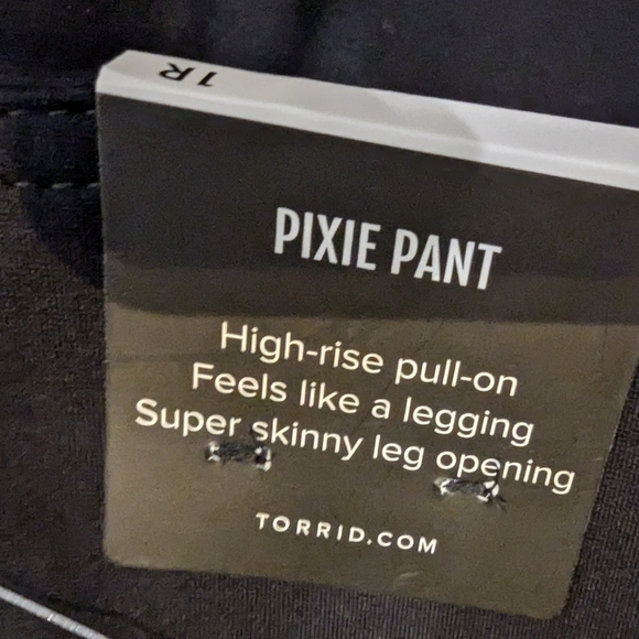 Torrid NWT Studio Ponte Slim Fix Black Zip Hem Pixie Pant 1x - Picture 8 of 15
